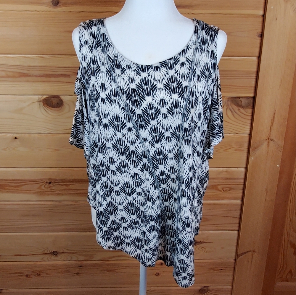 We The Free Black and White Cold Shoulder Linen Blend Top‎ Size Medium